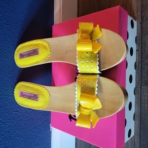 Betseyville Vega wooden heels